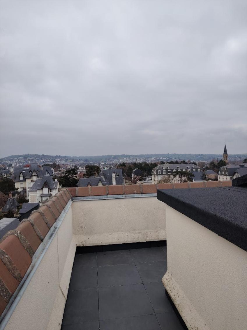 Appartement 3 Chambres Avec Roof Top A 5 Mn De La Plage Deauville Exterior foto